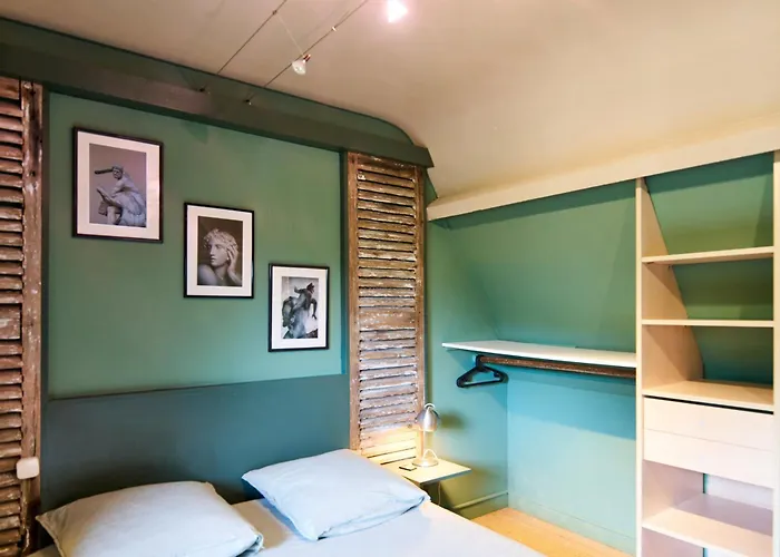 Au Bout Du Chemin - Vue Chateau *